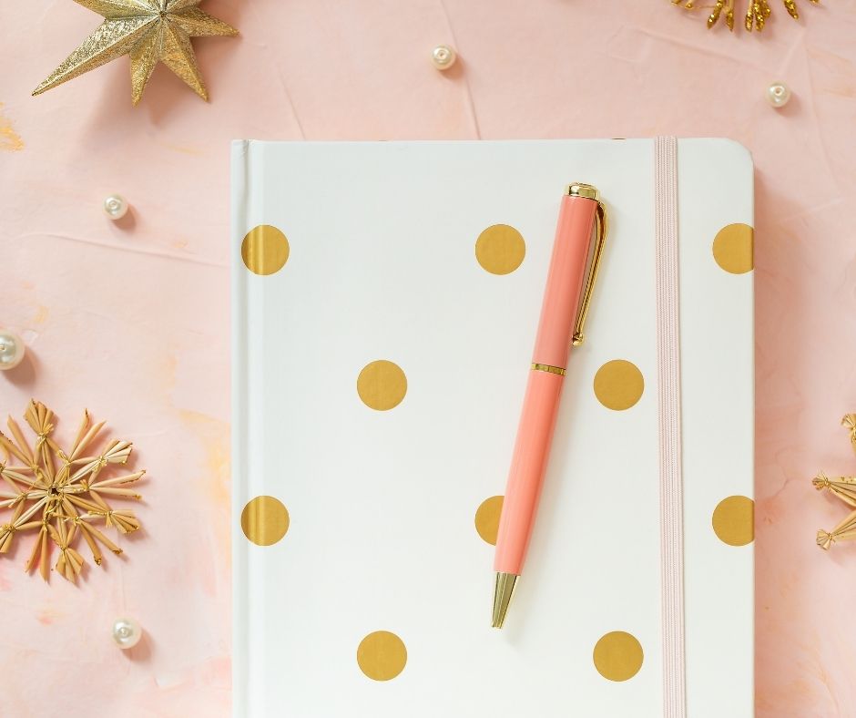 I told my friends about a month ago to tell me NO if I started talking about buying another forty-dollar planner for 2022!  I mean it. I don't care how many cute ads Facebook and Instagram show me; I'm not falling for this ruse another year. 